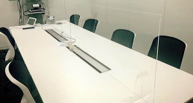 アクリル板の仕切り